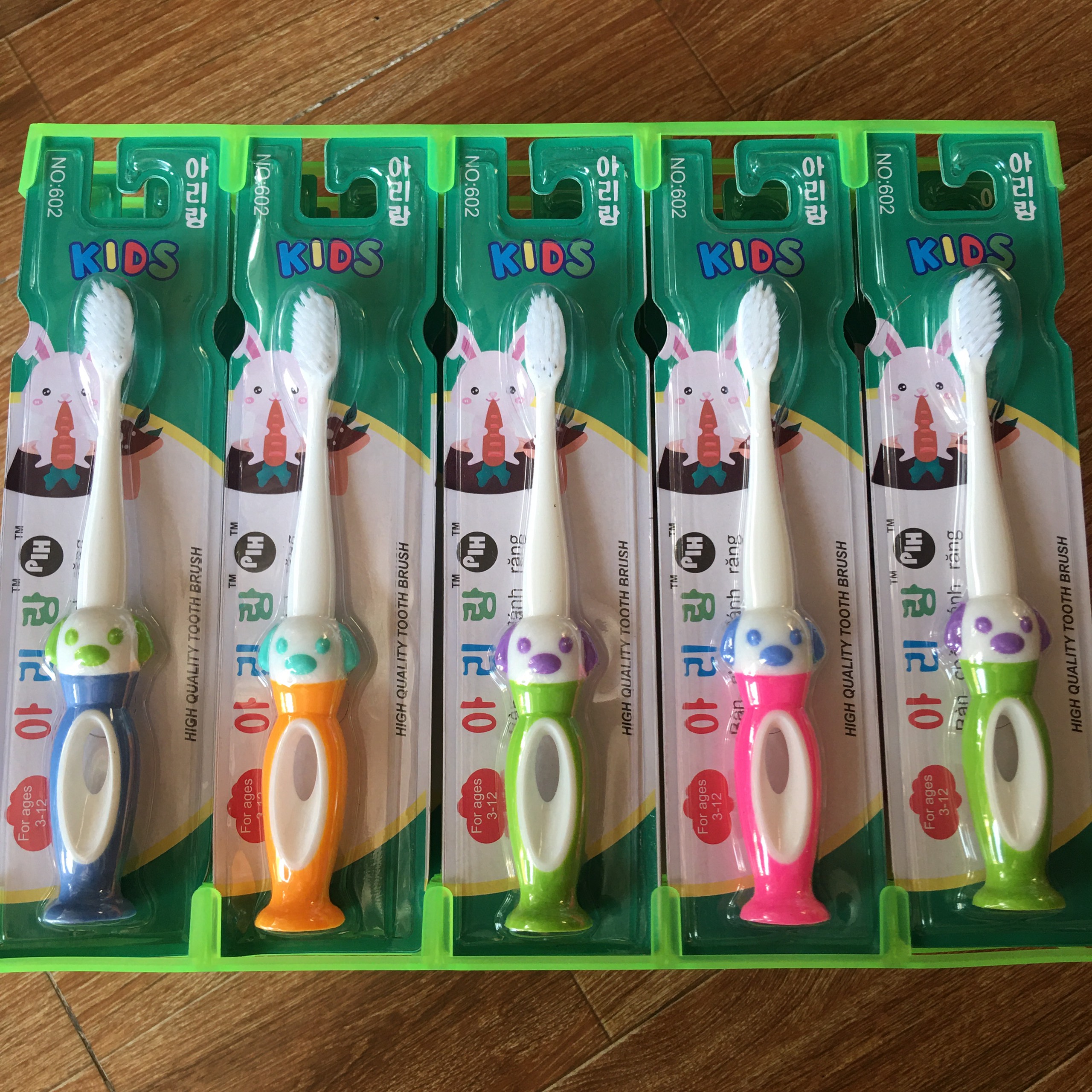 Set 4 bàn chải đánh răng cho bé hình thỏ gấu cho bé