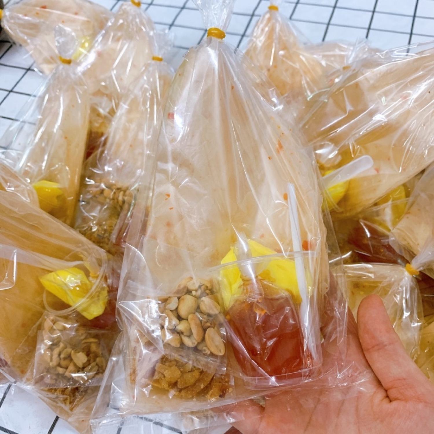 Bánh Tráng Chấm Bơ Me (dẻo ớt)