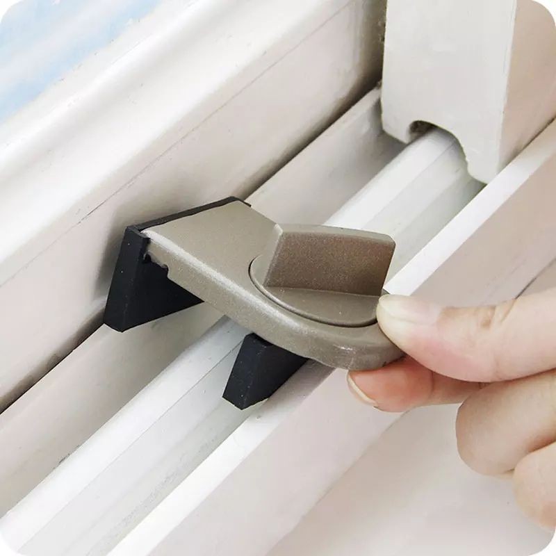 Dụng Cụ Khóa Cửa Sổ An Toàn Cho Bé