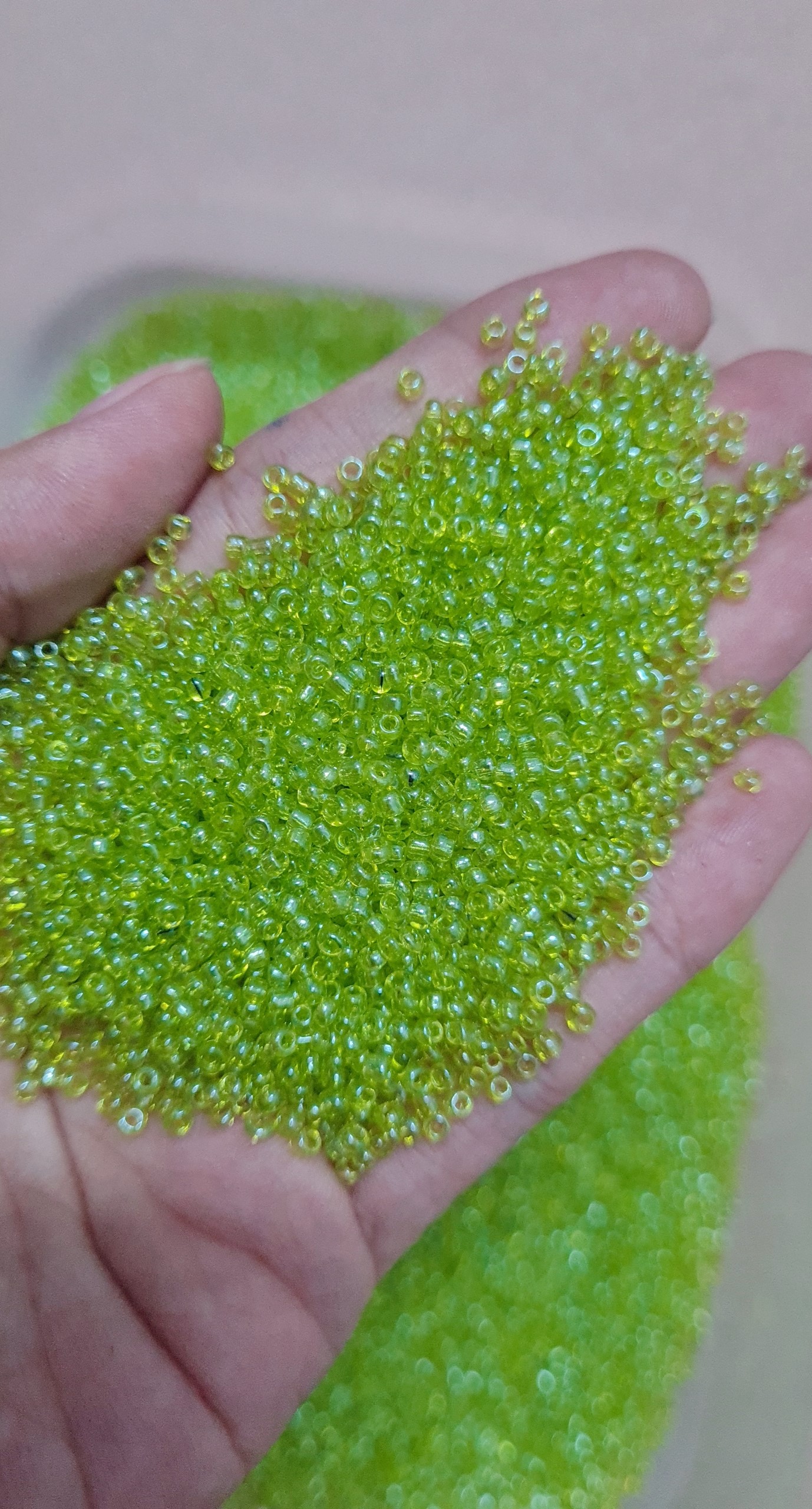 Gói 50 Gram cườm tấm 2mm trong trang trí may vá handmade