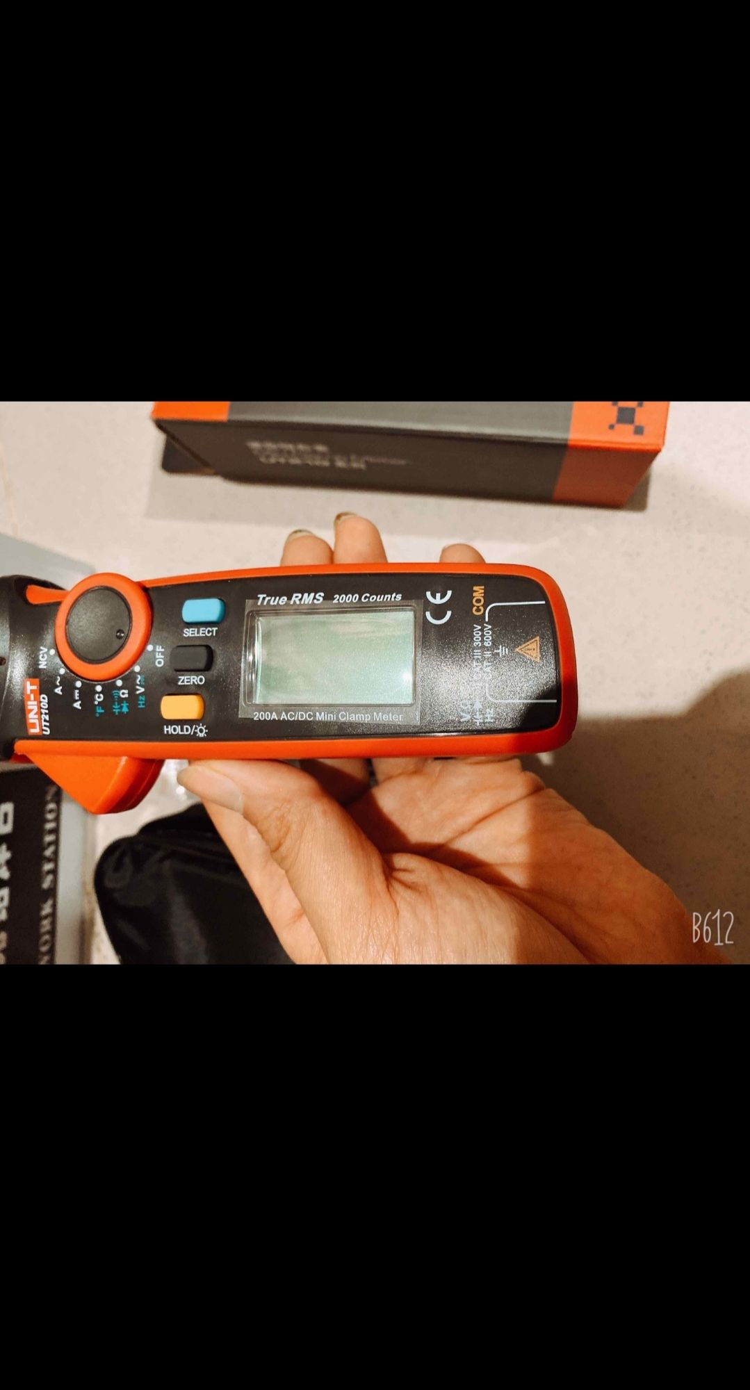 Đồng hồ ampe kìm UT210D