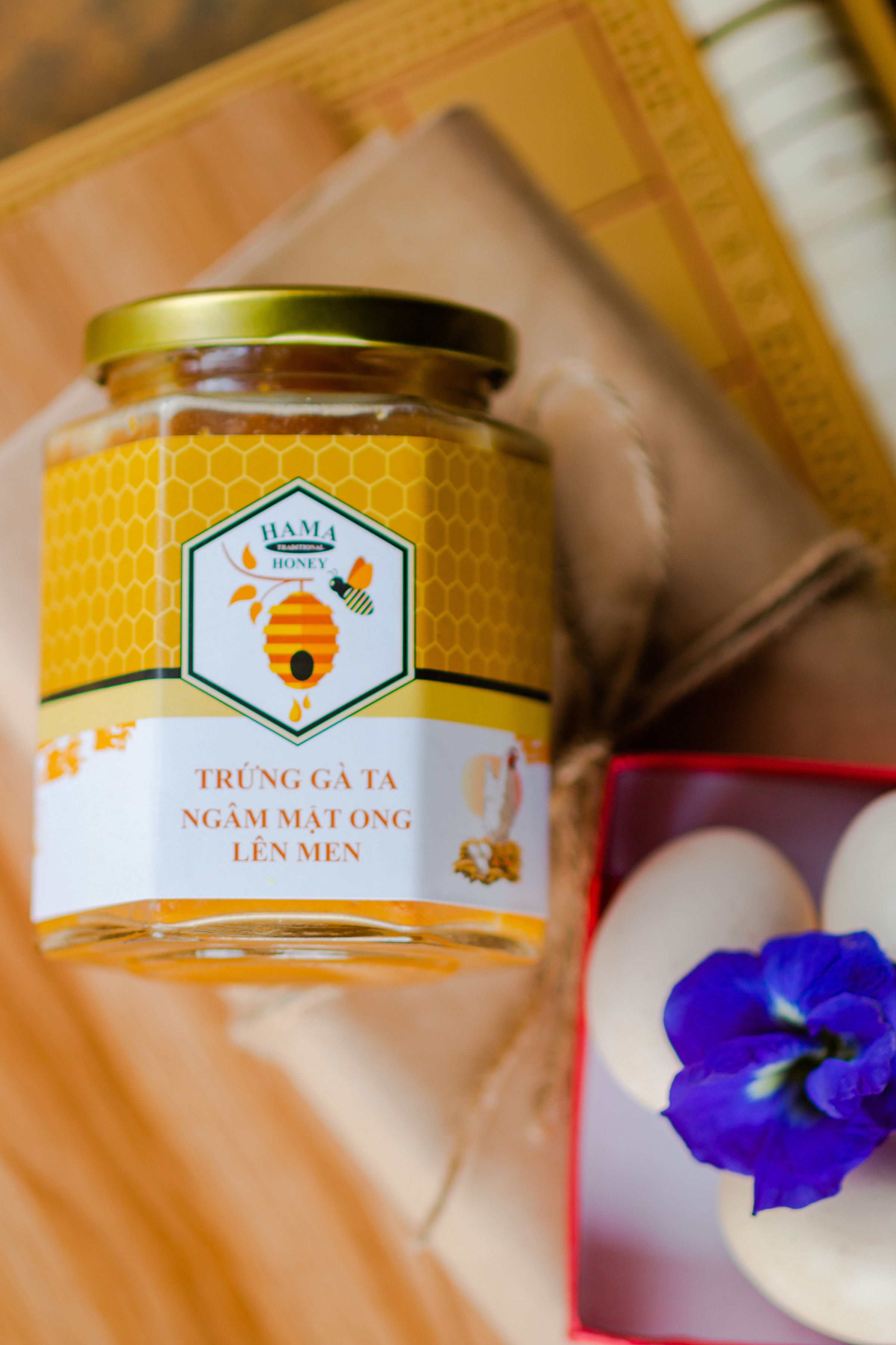 Trứng Gà Ta Ngâm Mật Ong Lên Men