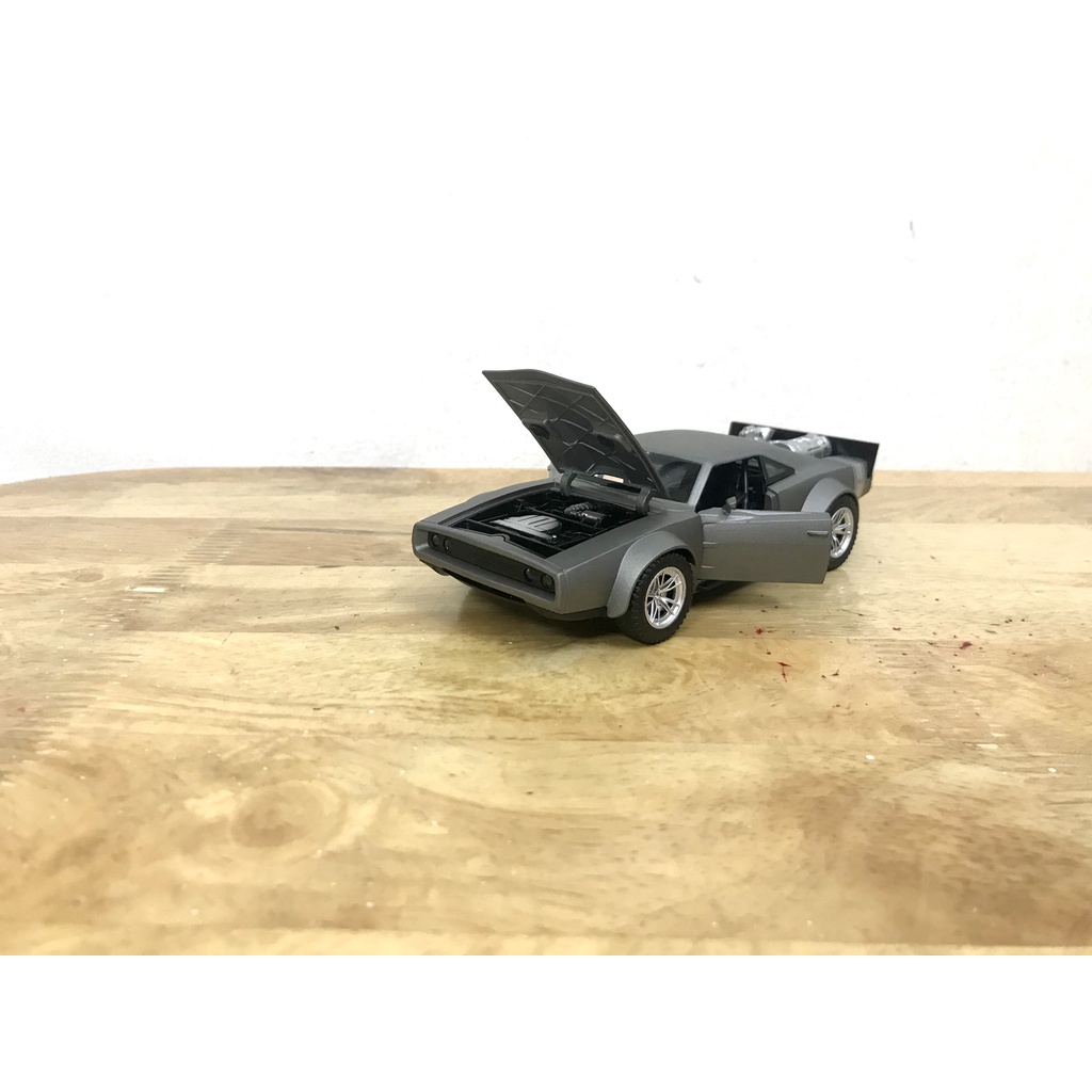 Mô hình xe Dodge Ice Charger  _ Tỷ lệ 1:32