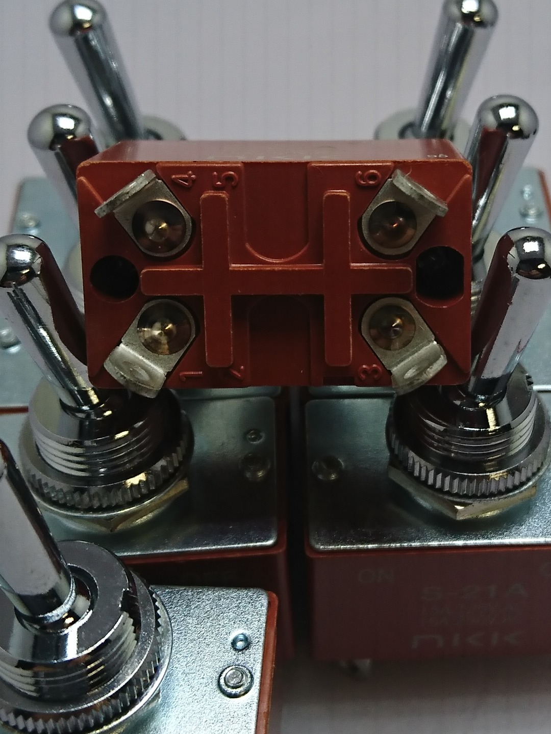 công tắc ON OFF phi 12mm NKK (S-21A) contact