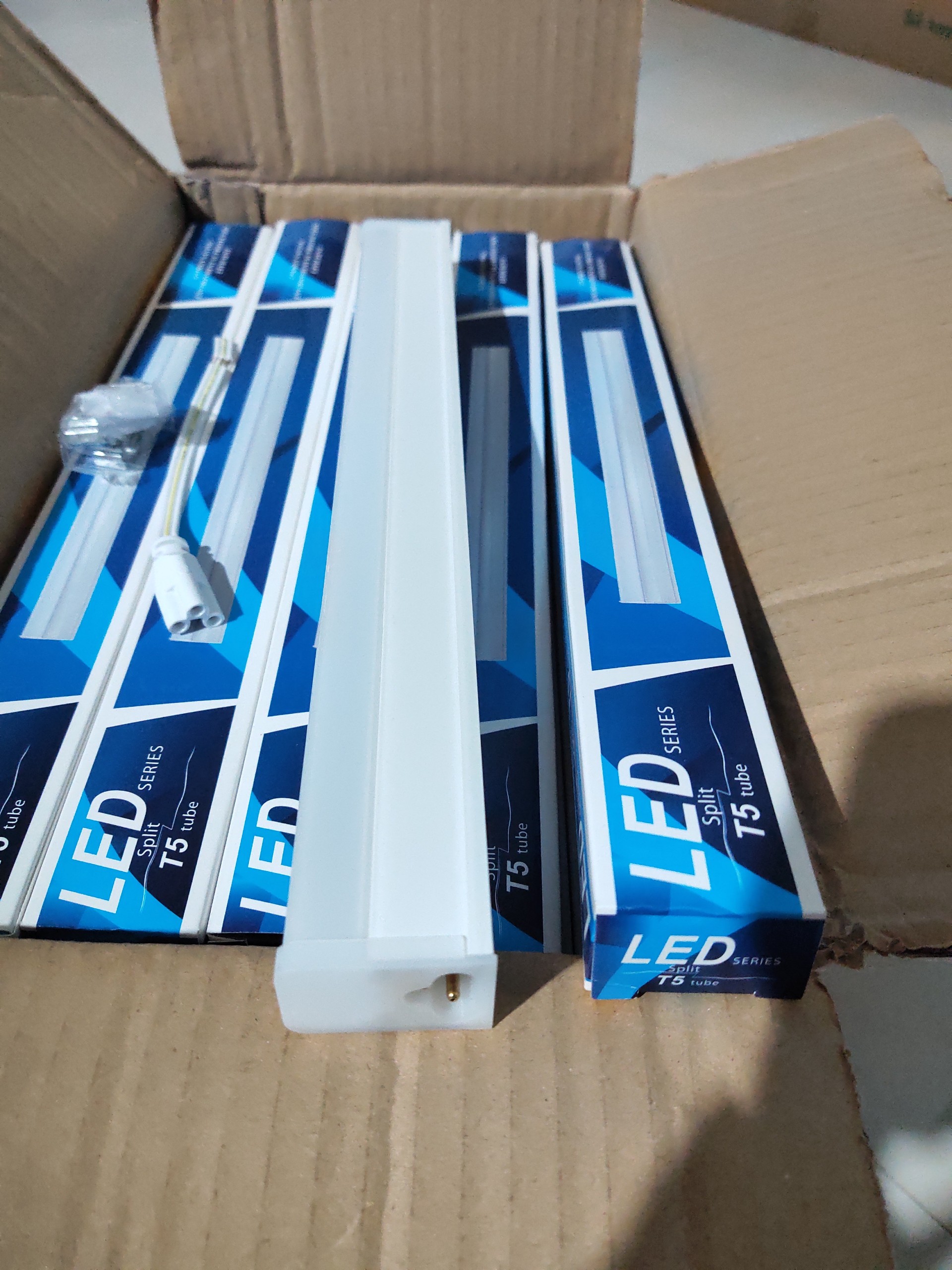 02 Bóng đèn tuýp led T5 hắt trần 0.3m liền máng