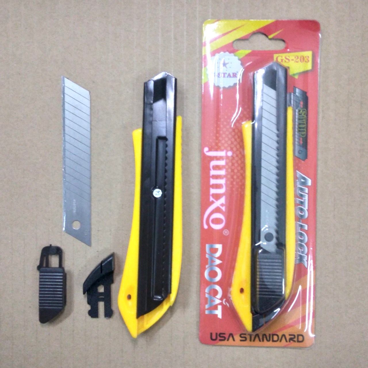 01 Cái Dao Rọc Giấy 203 - Lưỡi to 18mm