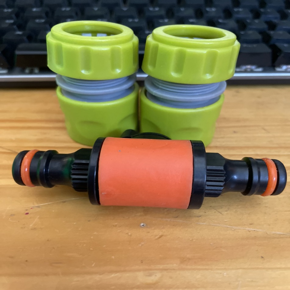 Joint has a convenient lock valve, the 16mm butt attached to the joint of the hose pipe. Th108