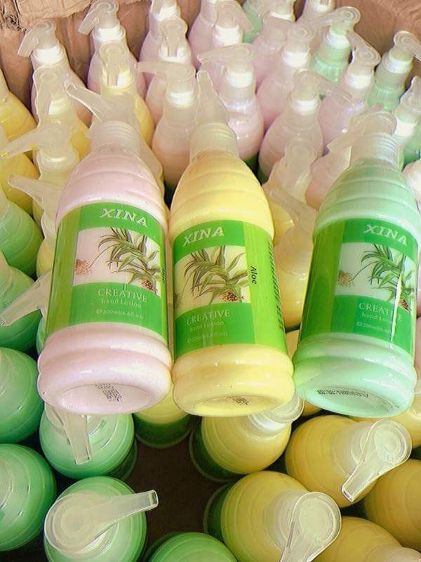 kèm làm mềm da chà gót chân spa nail mi