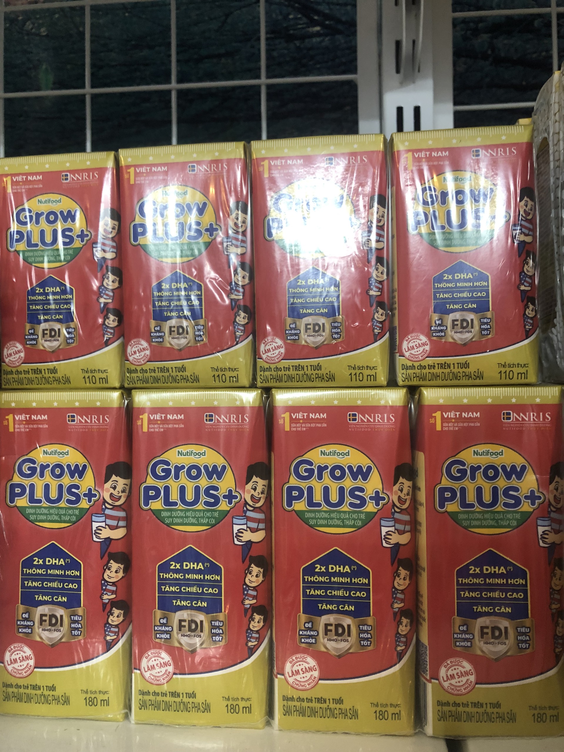 Sữa bột pha sẵn Nutifood Grow Plus đỏ, xanh date xa