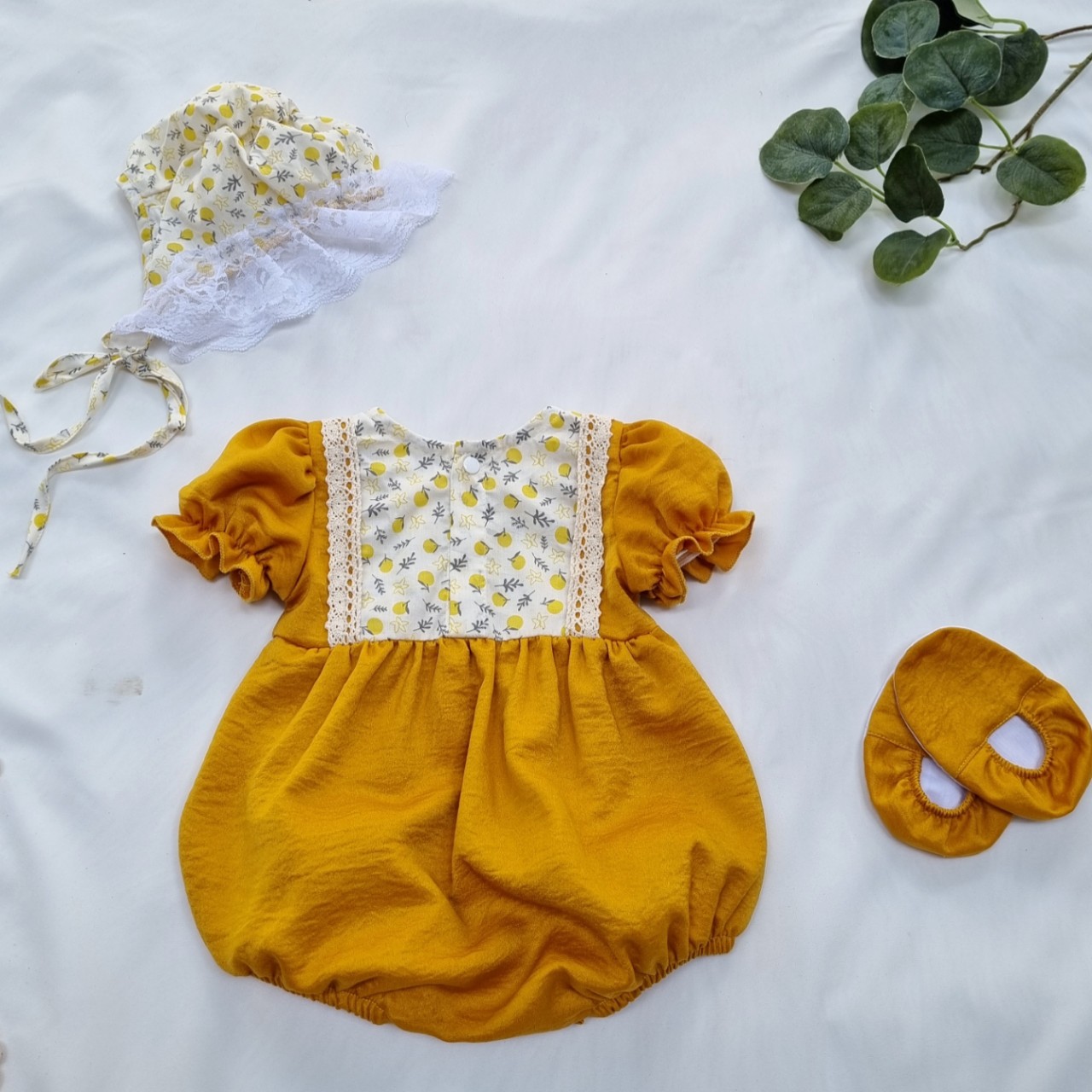 Bodysuit lụa vàng cho bé gái full sét 3 món size ss-13kg