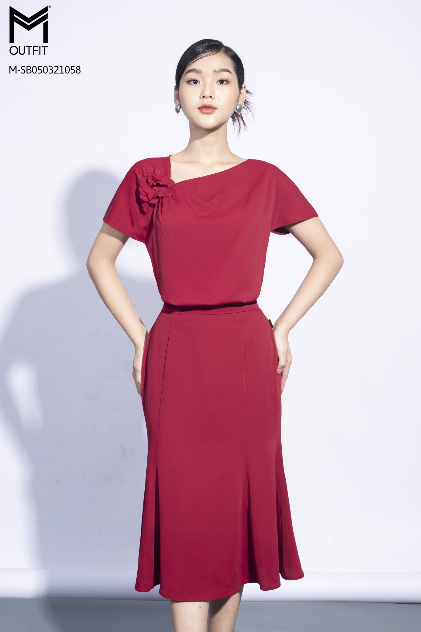 Set bộ áo cộc tay kiểu dáng cánh dơi. Chân váy dáng đuôi cá - mmoutfit
