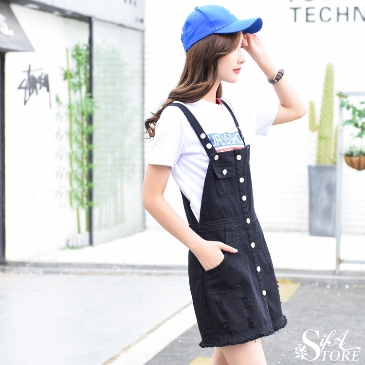 Chân Váy Yếm Denim Đính Nút Wash Rách Cá Tính