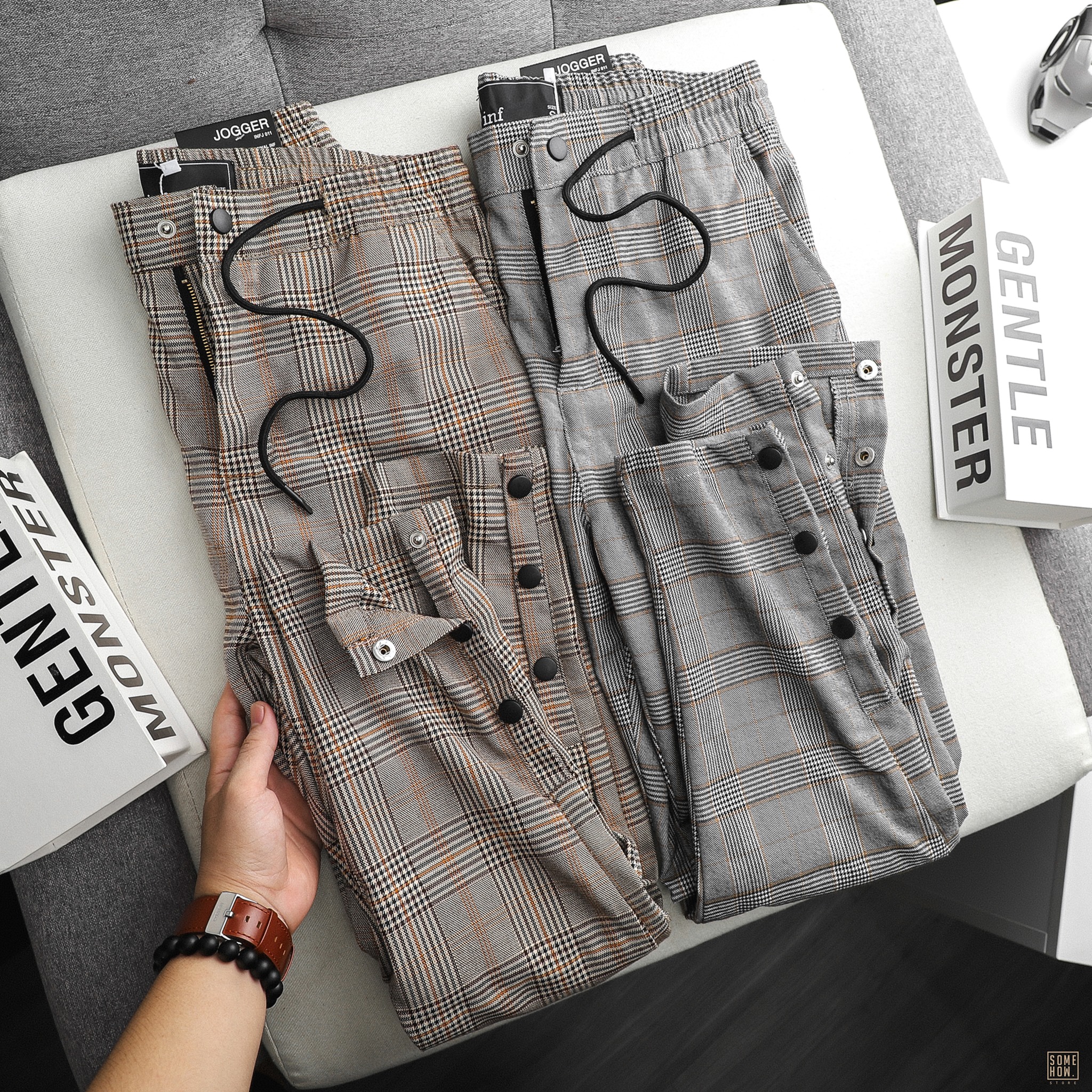 INF Jogger Kẻ Nút Ống Xám