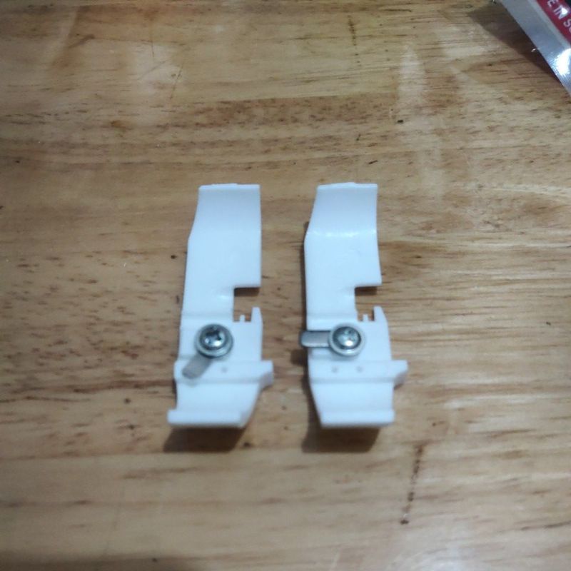 Chân vịt vắt sổ 4 chỉ nhựa