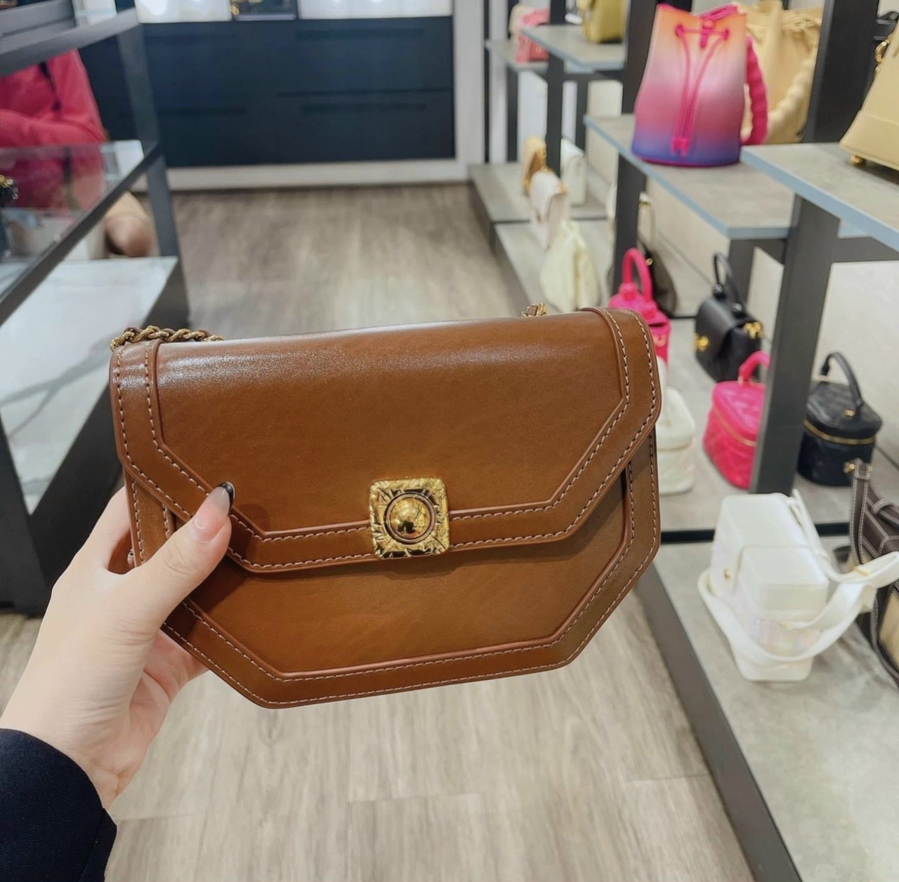 Túi đeo chéo nữ 𝗖𝗞𝟮-𝟮𝟬𝟲𝟳𝟭𝟰𝟬𝟲 Size :20cm*6,5cm*14cm