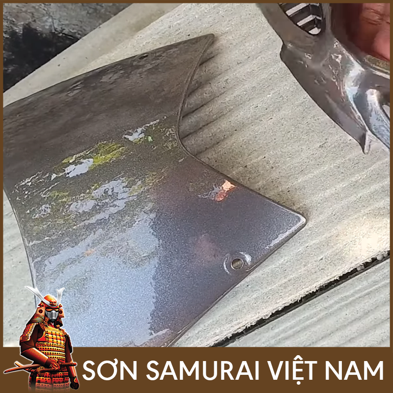 Chai sơn samurai bạc lấp lánh y124 sơn lốc máy