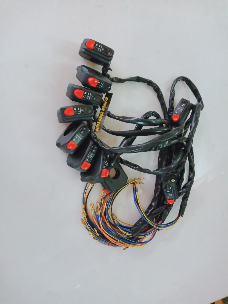 Cùm domino gắn bênh phải