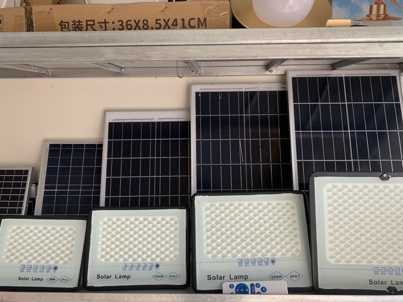 ĐÈN LED NĂNG LƯỢNG MẶT TRỜI SOLAR LAMP công suất 50W-100W-200W-300W công nghệ IP67 chống nước, chế độ bật tắt tự động, cảm biến hồng ngoại