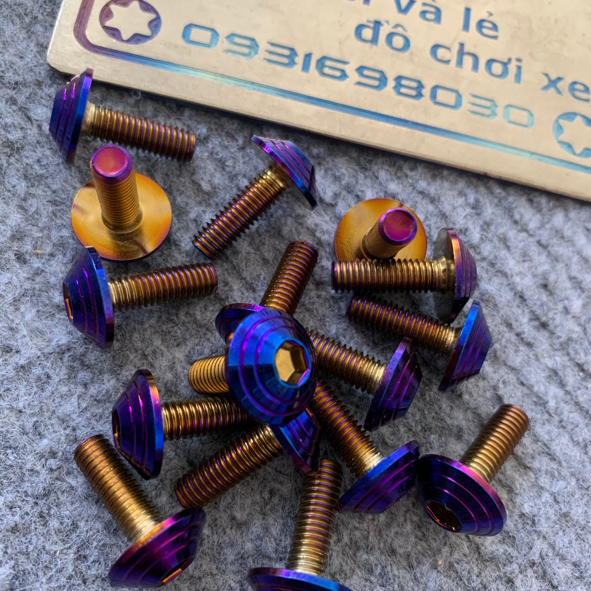 Ốc titan thái gắn Mão Winner X gắn mặt đồng hồ win x Giá 1 Con