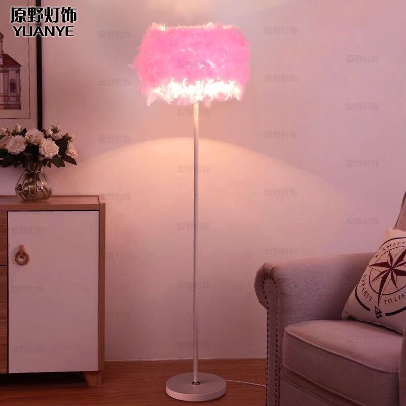 Đèn cây đứng chao lông vũ cao cấp