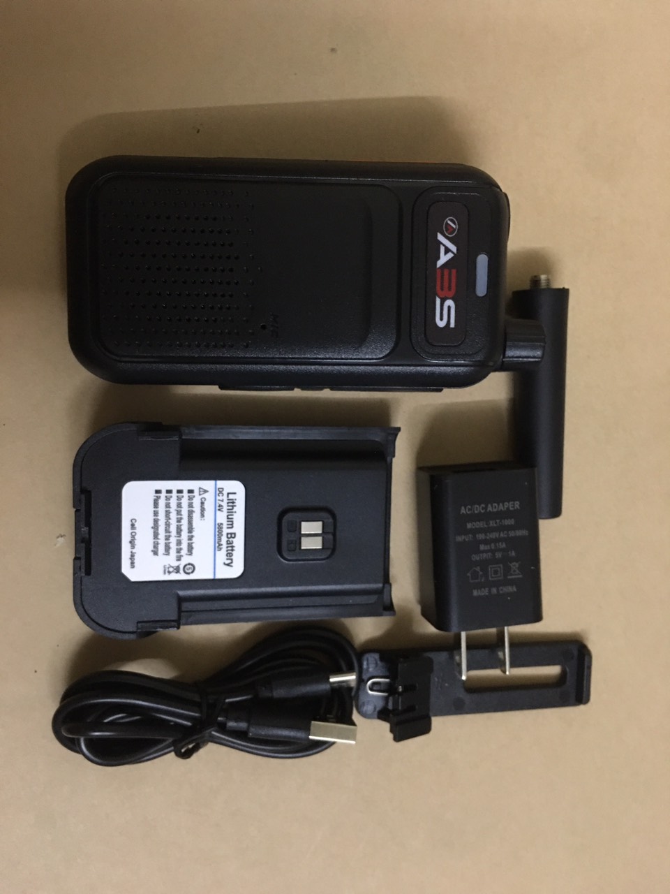 Bộ 1 Chiếc Bộ đàm Chính hãng  Sạc USB Type C ABS AB588 (Loa to& Chống Từ tính, Cự ly liên lạc Xa, Pin sử dụng>15 Tiếng)