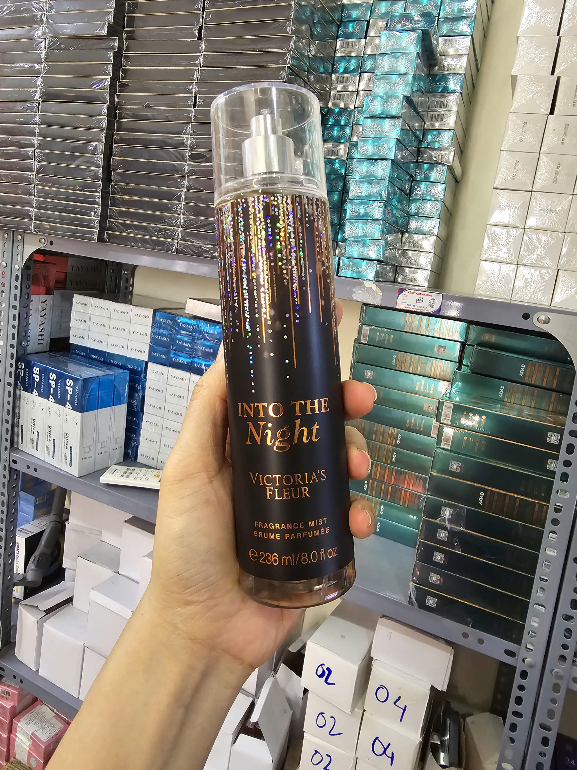 Body mist Xịt thơm toàn thân  236ml 002 into/ mid night