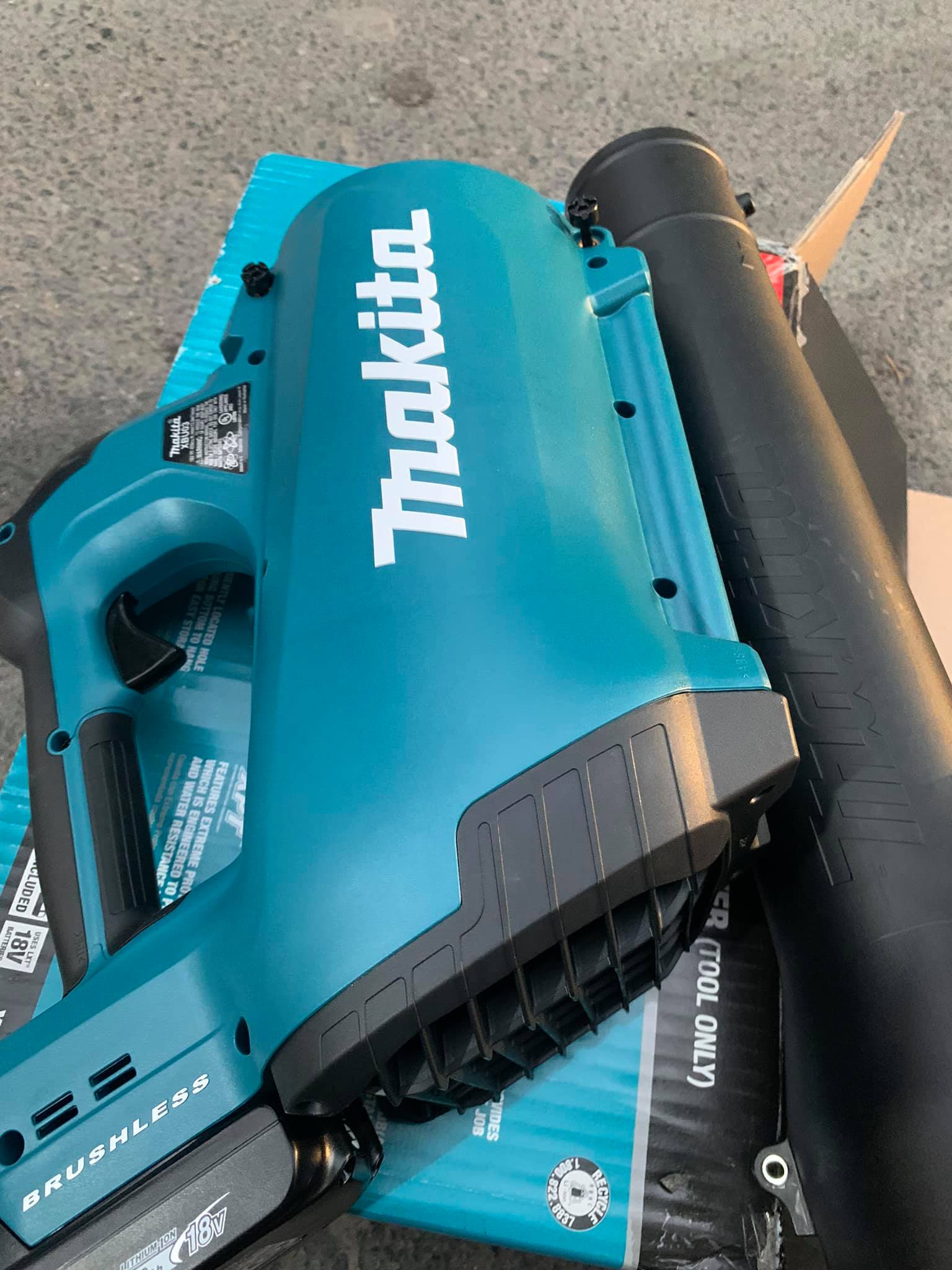 Máy thổi lá Makita XBU03