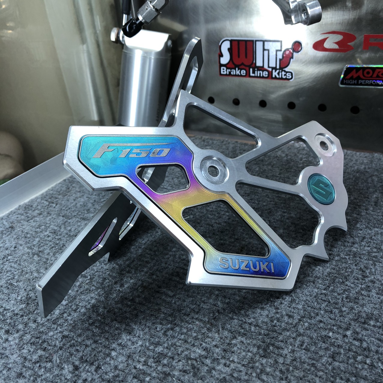 Nẹp Sườn Raider / Satria Titan Trái Phải + Logo Suzuki