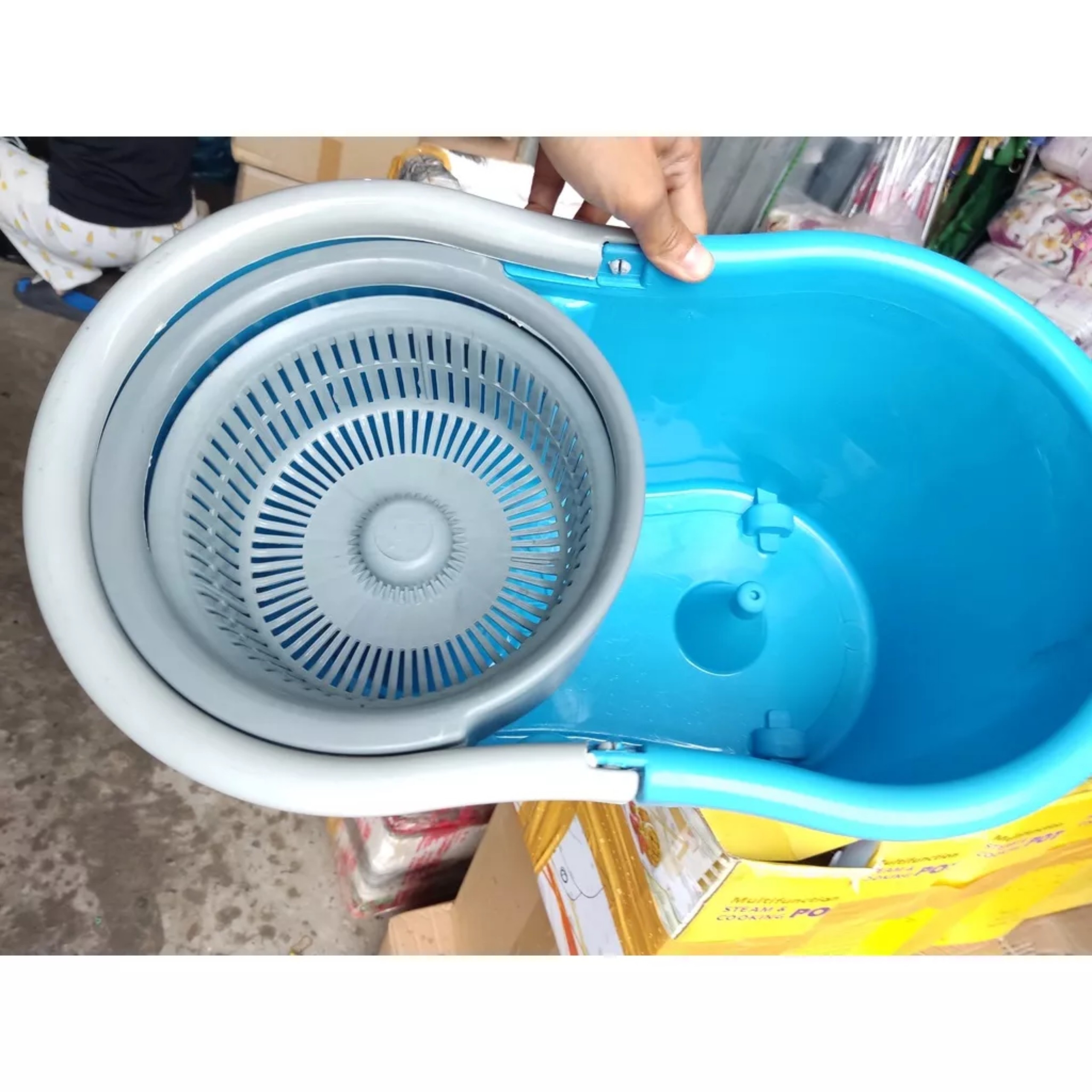 Bộ thùng lau nhà 360 độ trọn bộ: ( 1 thùng, 1 cây, 1 bông lau )
