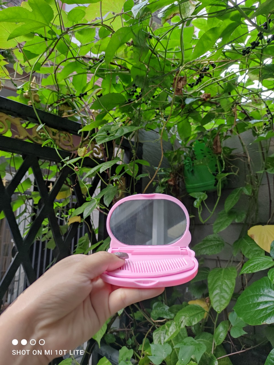 [HCM]Gương Hello Kitty kèm lược