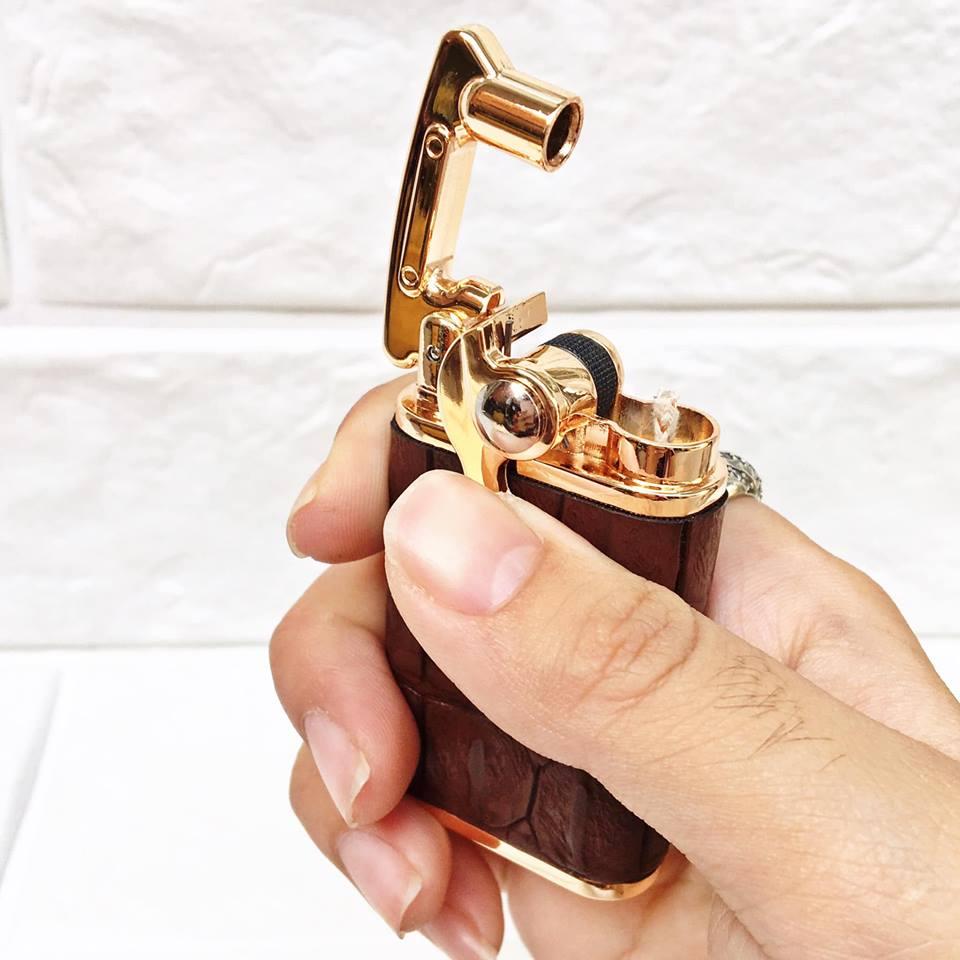 [HCM]BẬT LỬA CHIEF XĂNG ĐÁ BÚNG TAY ĐÁNH LỬA CF018 - (TẶNG KÈM CHAI XĂNG) BỌC DA CÁ SẤU