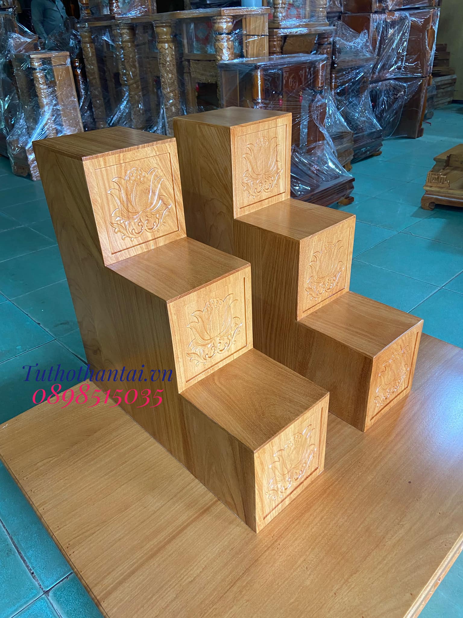 Bục tam cấp Hoa Sen bàn thờ thần tài ( Hàng cao cấp loại 1 )