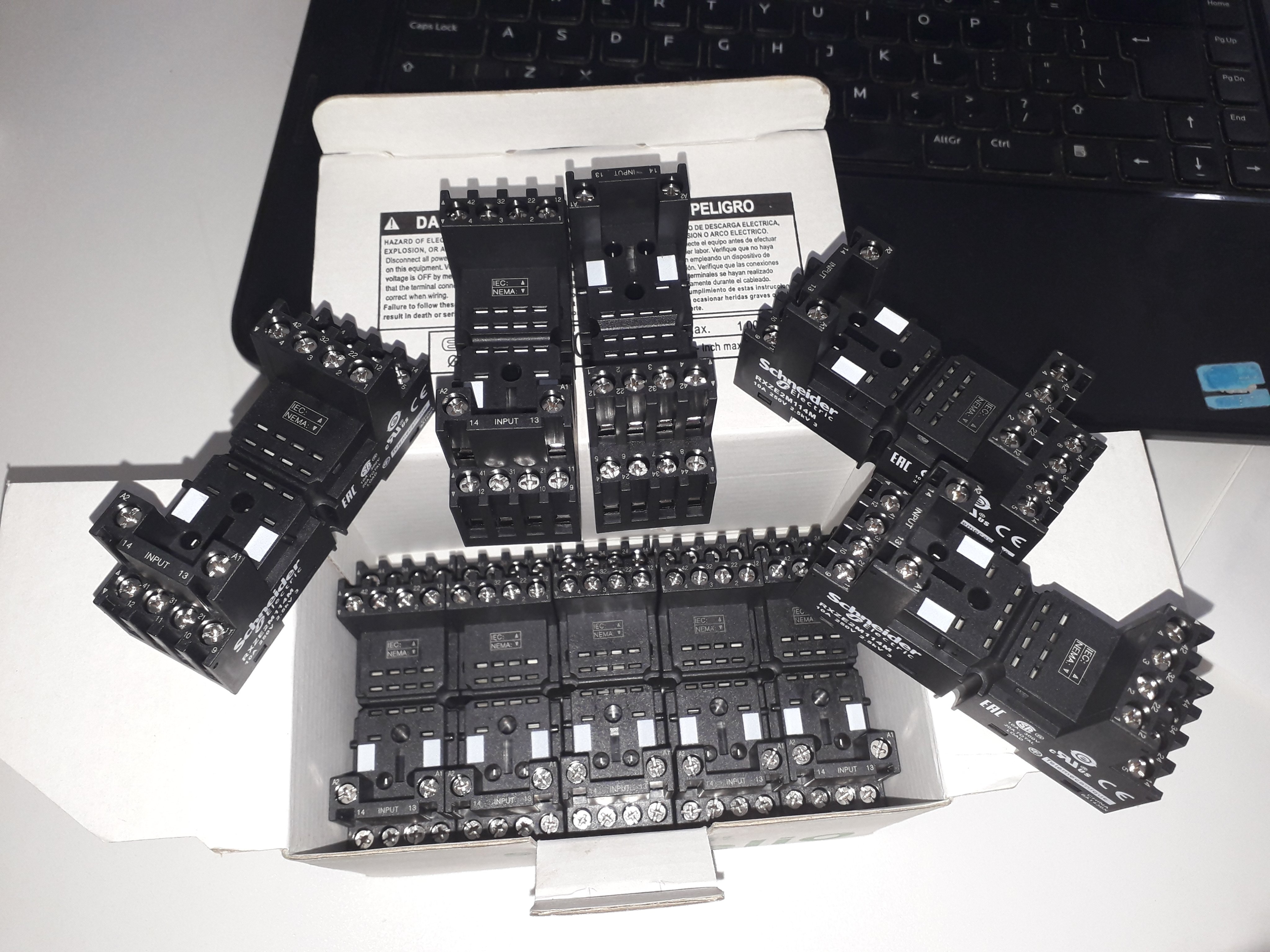 [HCM]Đế rơ le relay RXZE2M114 M  14 chân Schneider