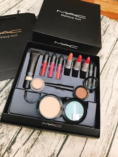 Bộ mỹ phẩm 12 món MAC