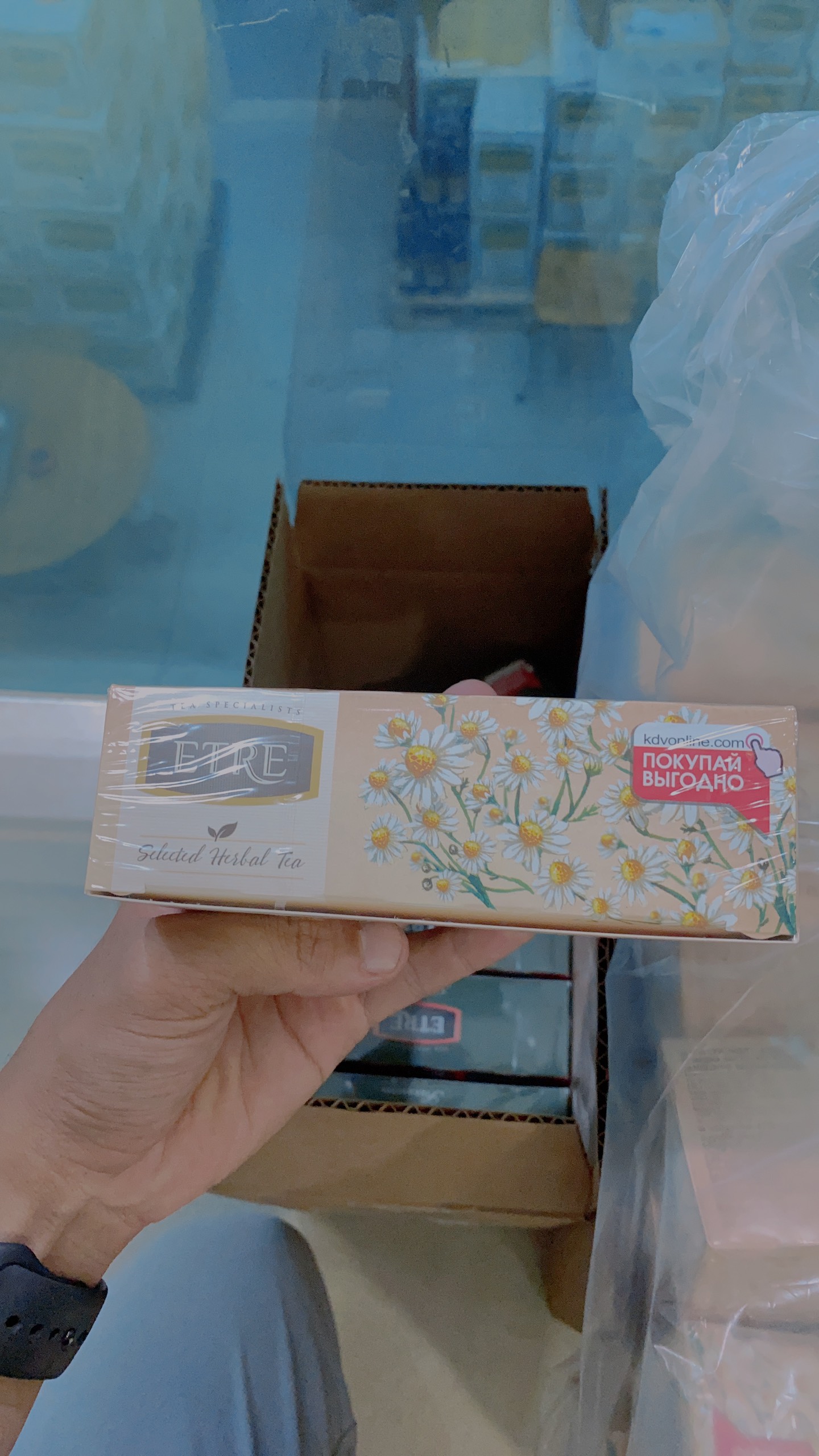 Trà nhúng hoa cúc của Nga