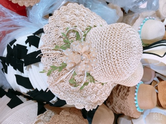Set nón cói mềm mẹ và bé đính hoa lá