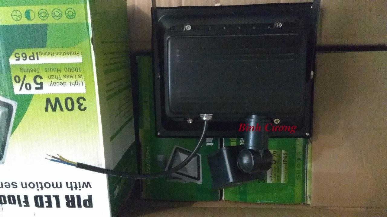 Đèn pha led cảm ứng chống trộm Led 30W trắng