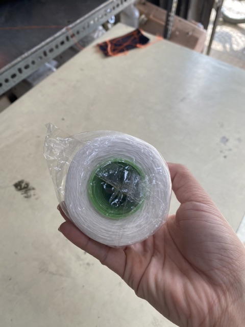 2 CUỘN CHỈ DÀNH CHO MÁY MAY BAO