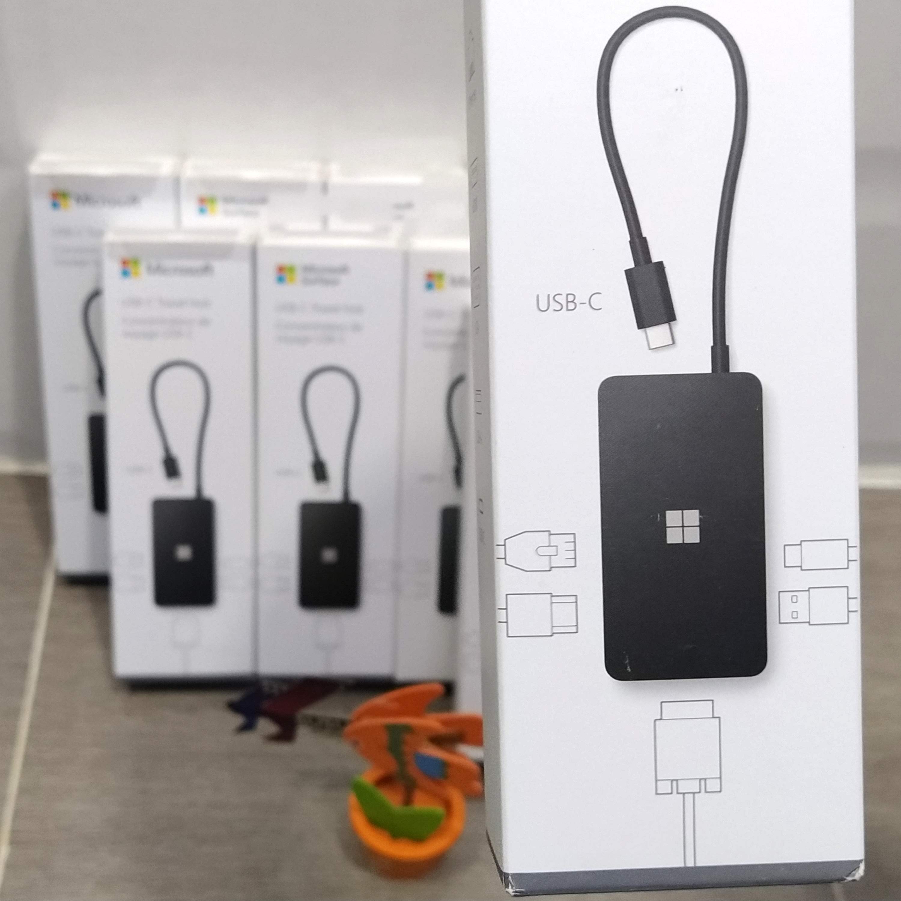 Bộ chuyển đổi đa năng – Microsoft USB-C Surface Travel Hub (SWV-00001)