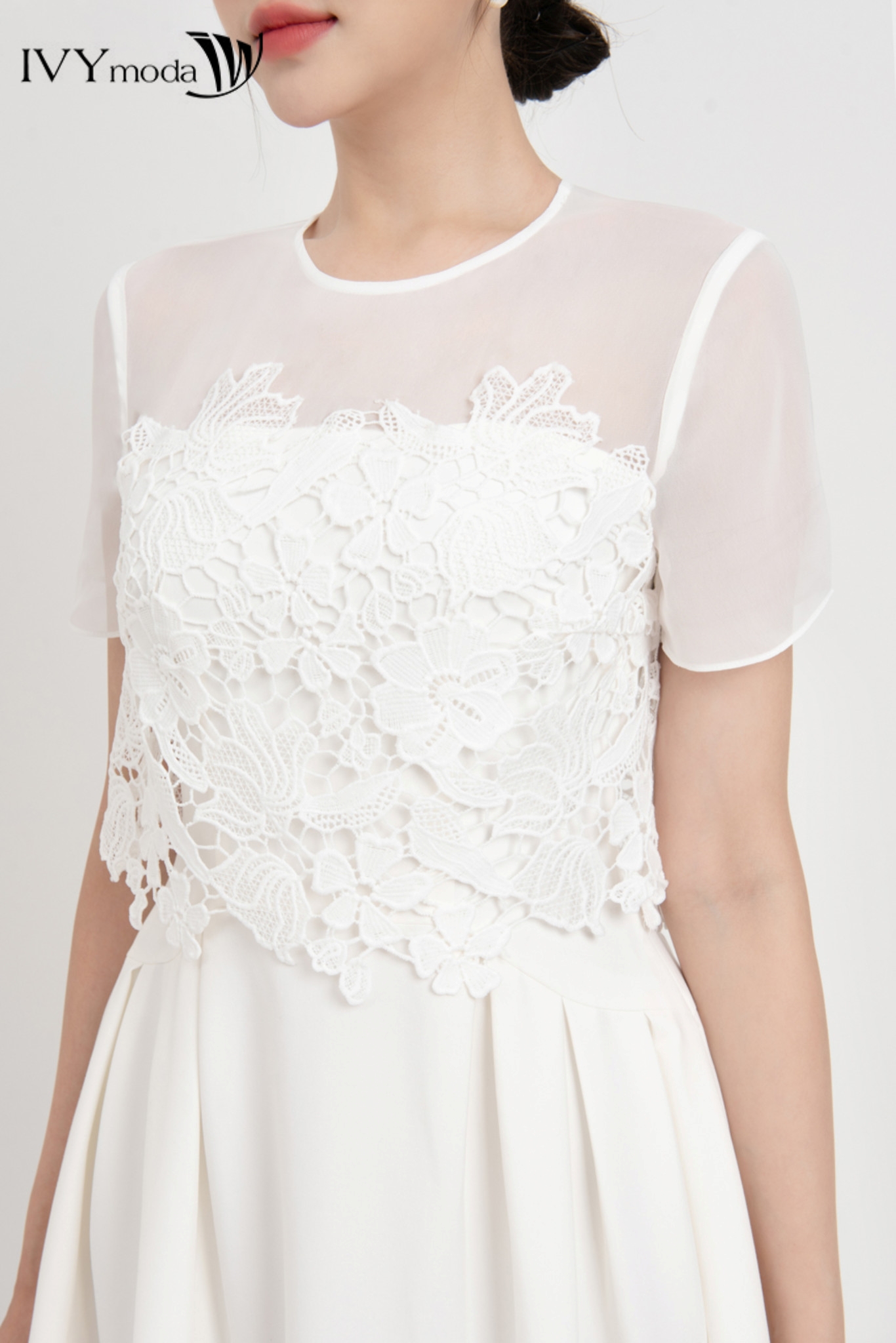 Đầm xòe phối ren hoa IVY moda MS 48M8352