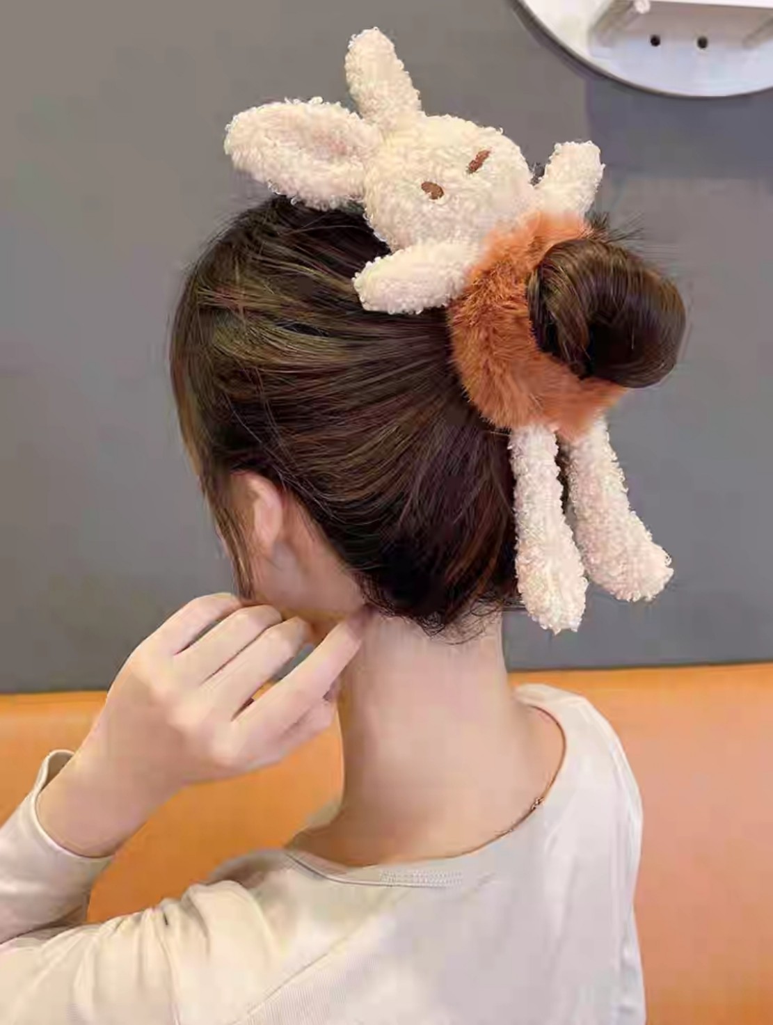 cột tóc lông mịn hình thỏ
