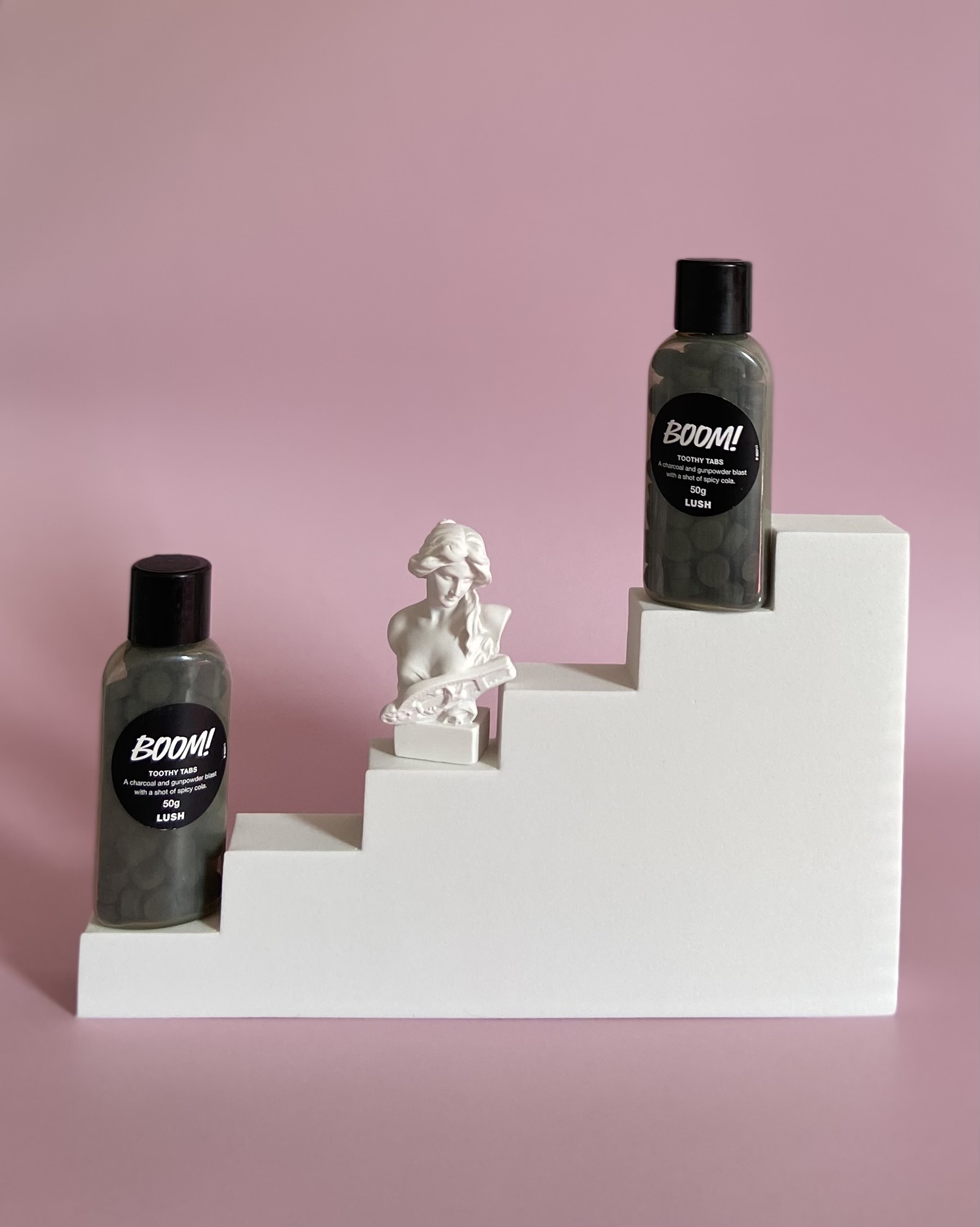 Viên Đánh Trắng Răng LUSH - Boom, Dirty - Toothy Tabs