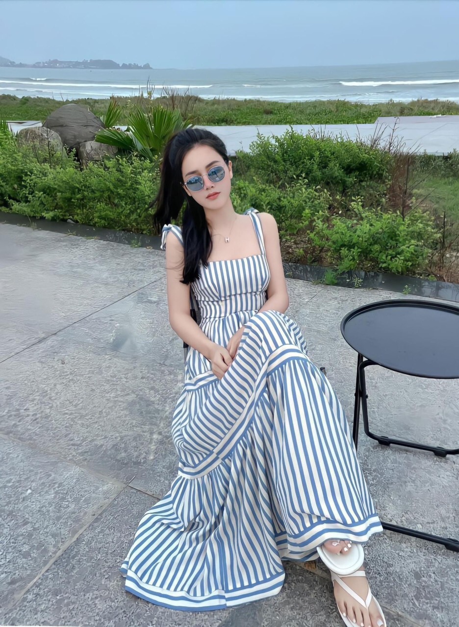 Đầm maxi nhiều tầng hai dây kẻ sọc xanh, Đầm lụa đi biển dáng dài họa tiết kẻ sọc xếp tầng nhẹ nhàng tiểu thư