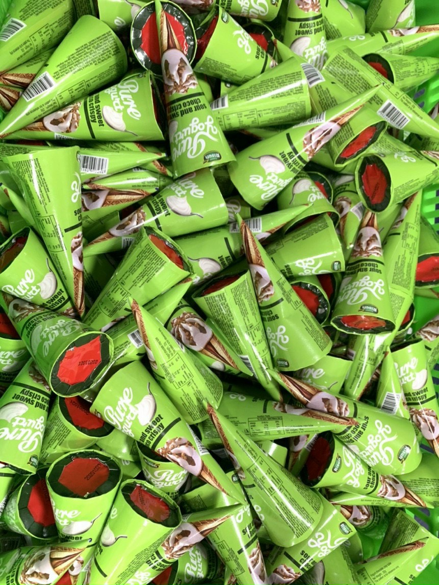 Hộp 12 Bánh Ốc Quế Nhân Socola Risen USA
