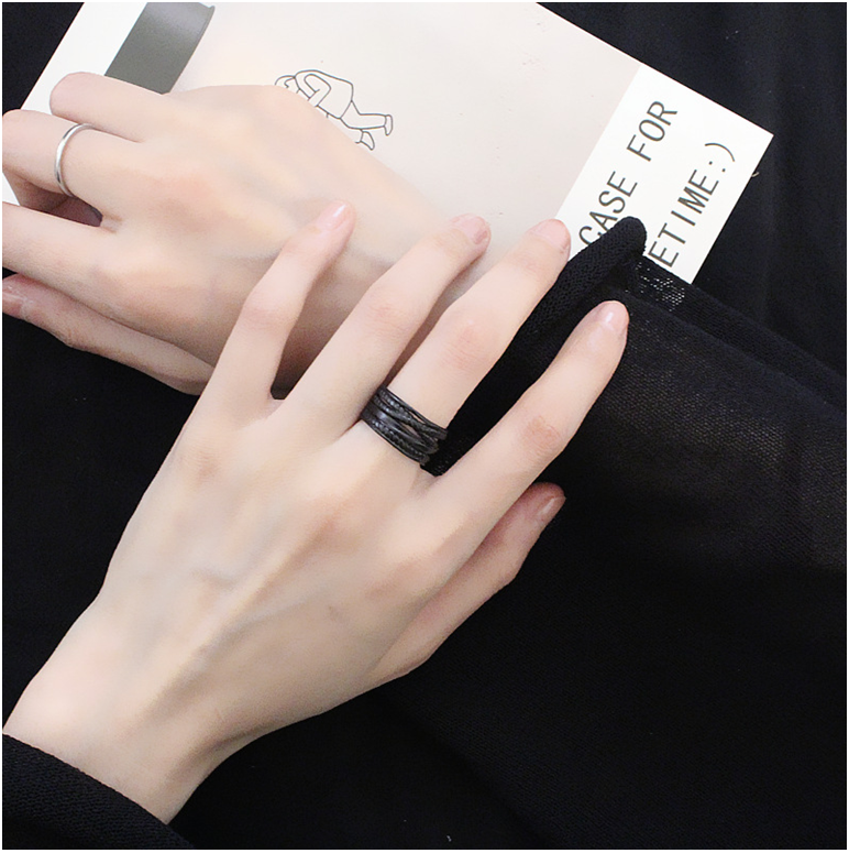 Nhẫn bản to đan chéo cá tính