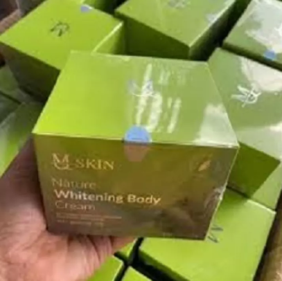 Kem duong trang body tinh the diep luc
