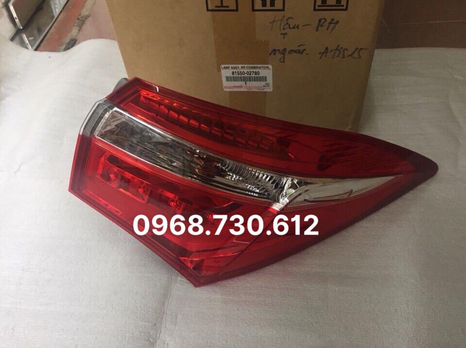Đèn hậu mảnh ngoài Toyota Altis 2015