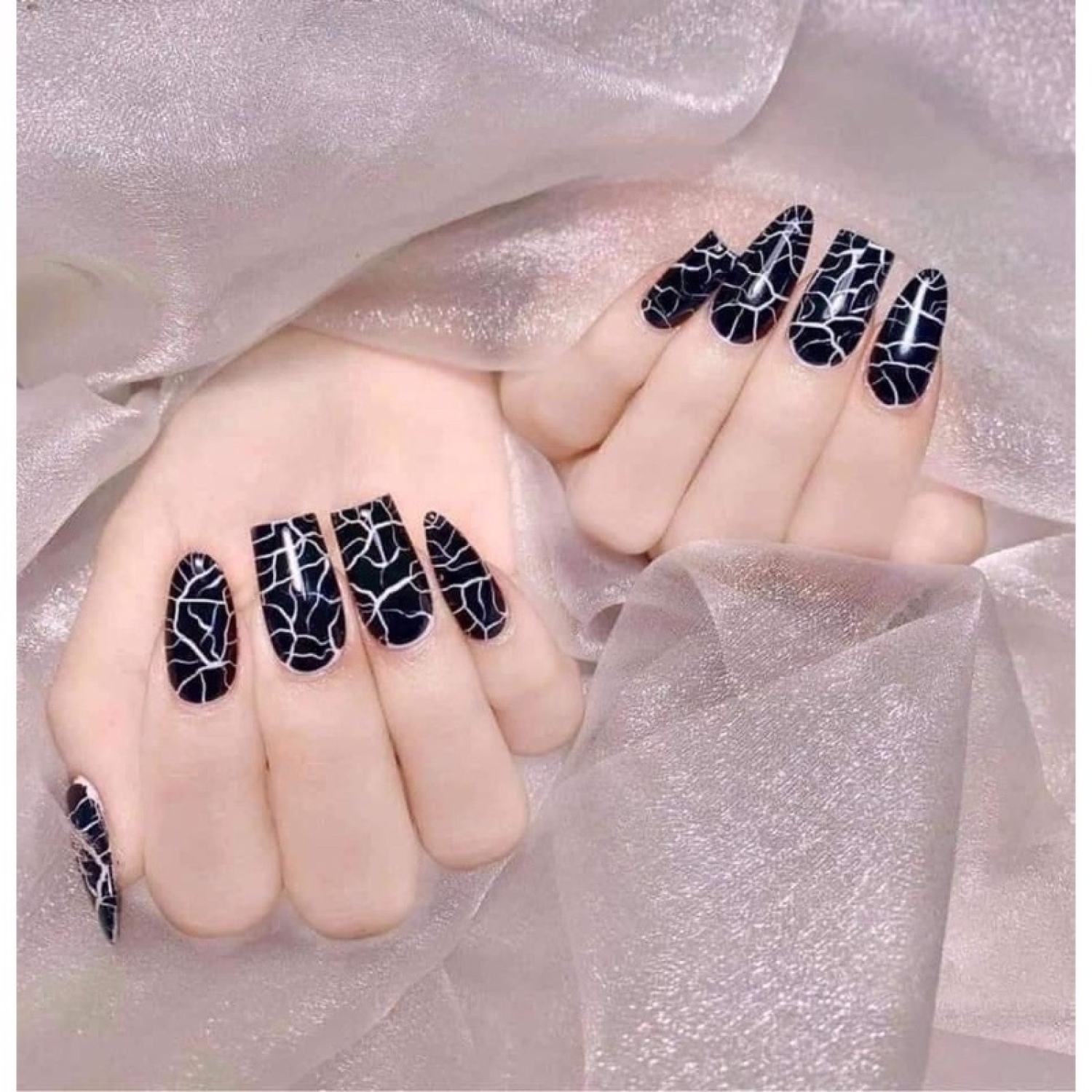 Sơn ɡel nứt Very Good Nail 2 màu trắng đen