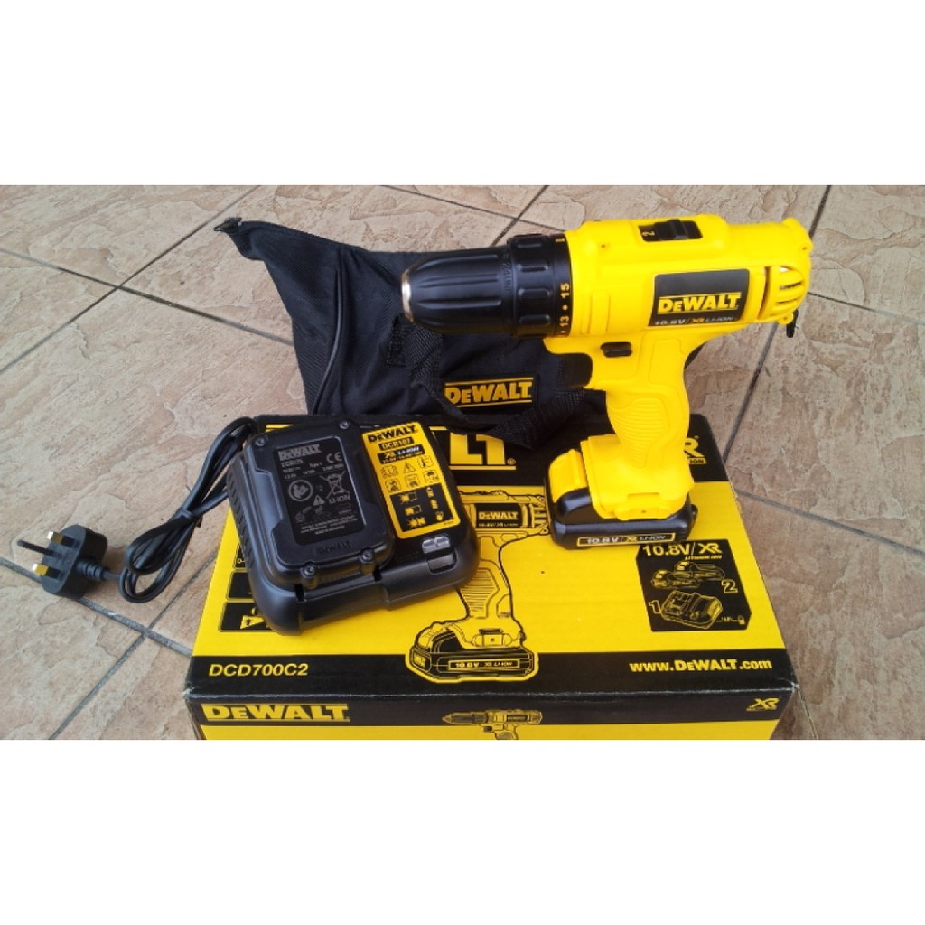 Máy khoan vặn vít dùng pin DeWalt DCD700C2