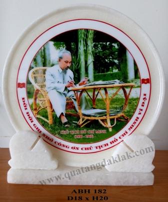 Ảnh Lưu Niệm Bác Hồ ghế mây 20cm